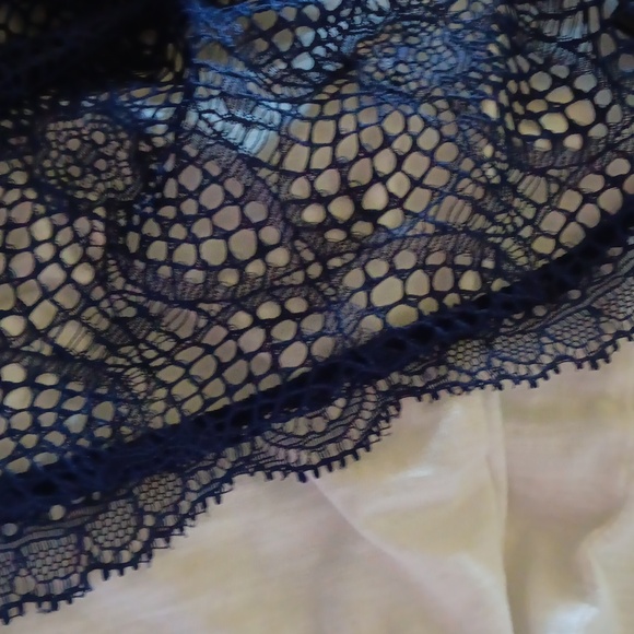 - LACE LAYERING TOP W/OPEN BACK - Picture 4 of 5